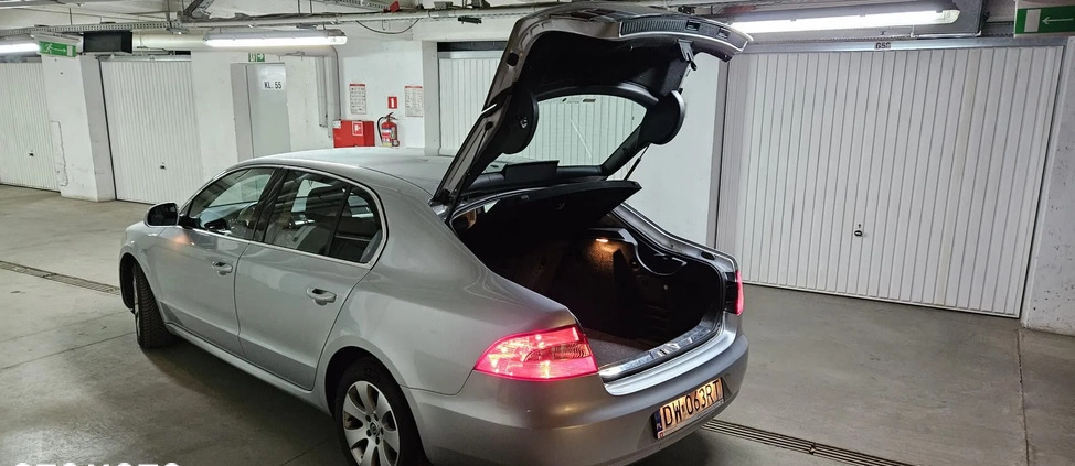 Skoda Superb cena 29900 przebieg: 308000, rok produkcji 2013 z Wrocław małe 172